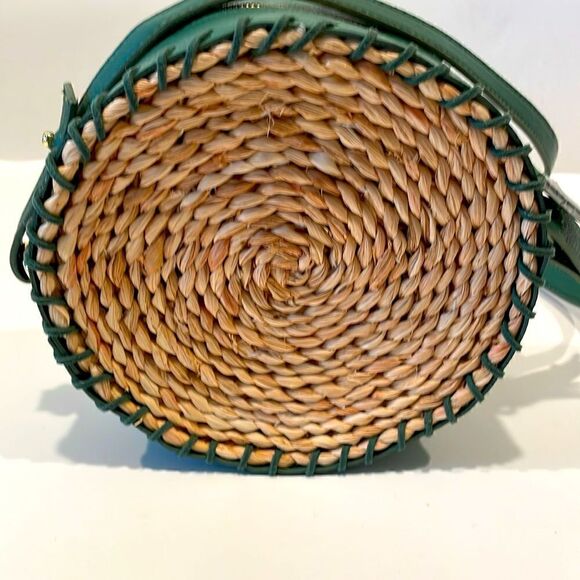 Bath and body Works round wicker Crossbody purse new small - Picture 4 of 7